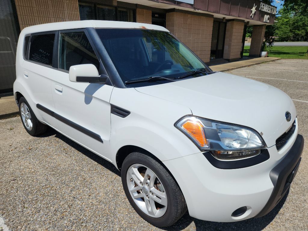 Used 2010 Kia Soul + w/ Audio Pkg FWD image 4