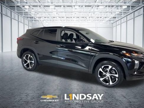 Used 2024 Chevrolet Trax RS FWD image 3