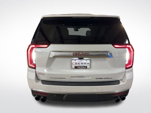 Used 2021 GMC Yukon XL Denali w/ Denali Premium Package image 4