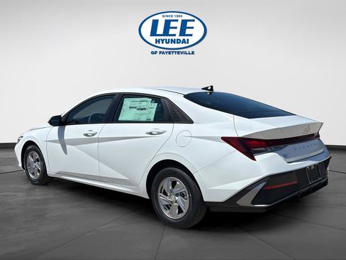 New 2026 Hyundai Elantra SE FWD image 5