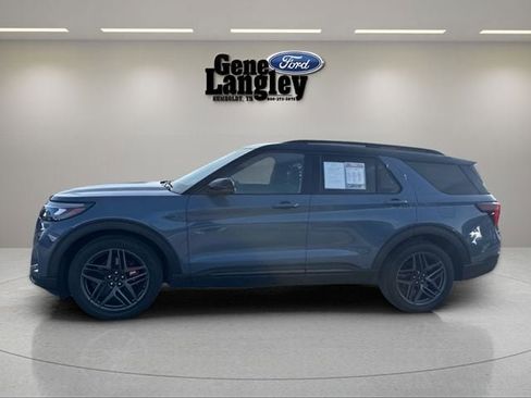 Used 2025 Ford Explorer ST w/ Sun And Sound Package AWD/4WD image 2