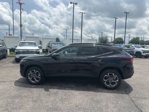 New 2026 Chevrolet Trax LT FWD image 6