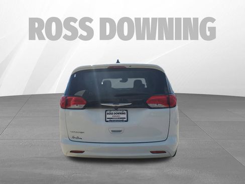 Used 2023 Chrysler Voyager LX FWD image 5
