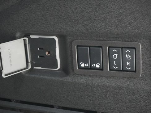 Used 2025 Chevrolet Tahoe LT w/ Comfort Package image 9