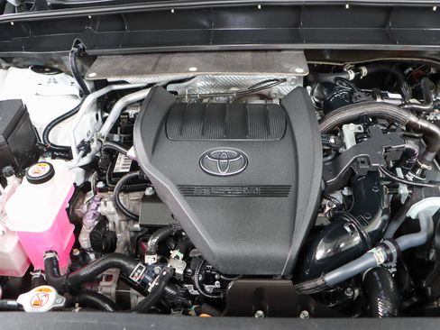 Used 2023 Toyota Highlander Limited FWD image 33