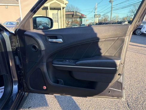 Used 2016 Dodge Charger R/T Scat Pack w/ Technology Group image 25