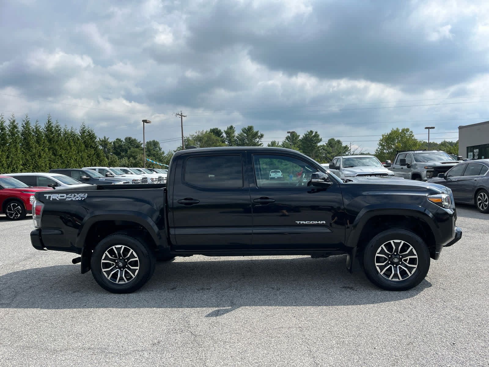 Used 2022 Toyota Tacoma TRD Sport AWD/4WD image 2