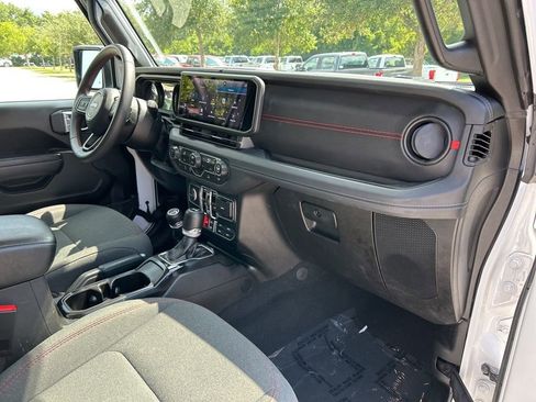 Used 2024 Jeep Wrangler Unlimited Rubicon image 35