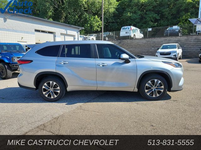 Used 2023 Toyota Highlander XLE FWD image 6