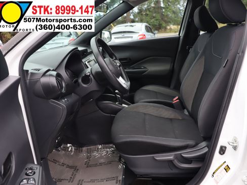 Used 2019 Nissan Kicks S image 11