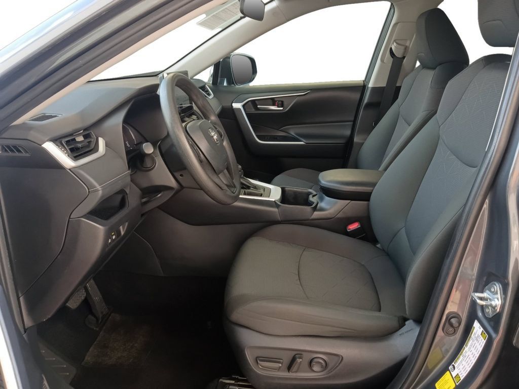 Used 2025 Toyota RAV4 XLE FWD image 19