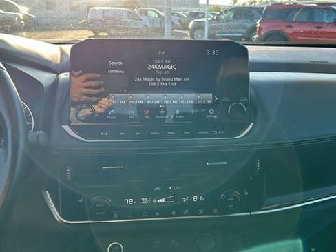 Used 2023 Nissan Rogue SL w/ SL Premium Package image 25