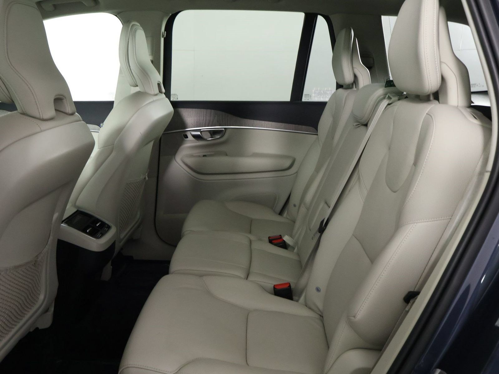 Certified 2023 Volvo XC90 B6 Plus w/ Protection Package Premier AWD/4WD image 32
