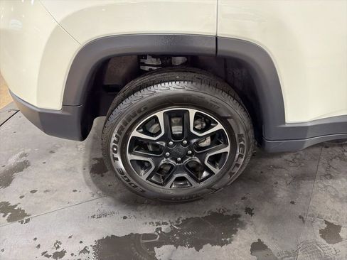 Used 2018 Jeep Compass Trailhawk w/ Leather Interior Group AWD/4WD image 34