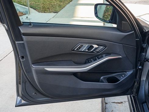 Used 2019 BMW 330i xDrive Sedan w/ Convenience Package image 9