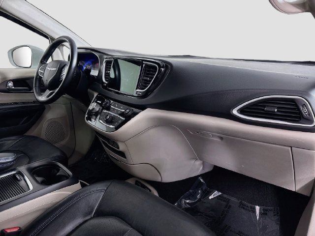 Used 2021 Chrysler Pacifica Touring-L FWD image 28