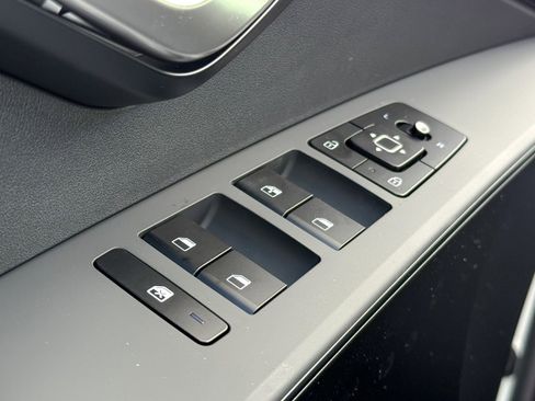 New 2026 Kia Niro LX image 14