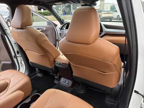 Used 2020 Toyota Highlander Platinum FWD image 52