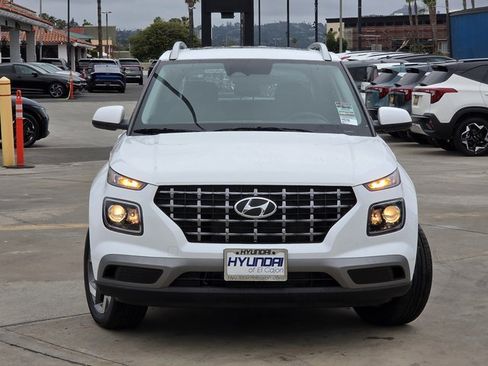 New 2025 Hyundai Venue SEL image 3