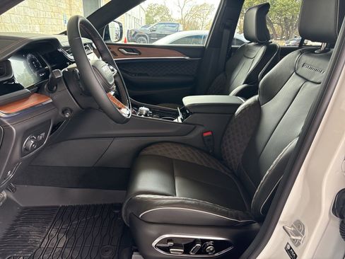 New 2025 Jeep Grand Cherokee Summit image 12