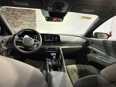 New 2025 Hyundai Elantra SEL FWD image 25