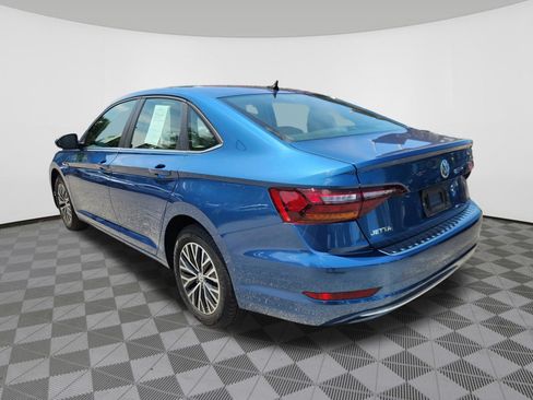 Used 2019 Volkswagen Jetta SEL w/ Cold Weather Package FWD image 3