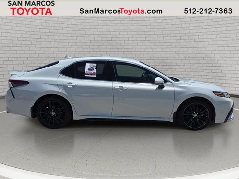 Used 2022 Toyota Camry XSE FWD image 5