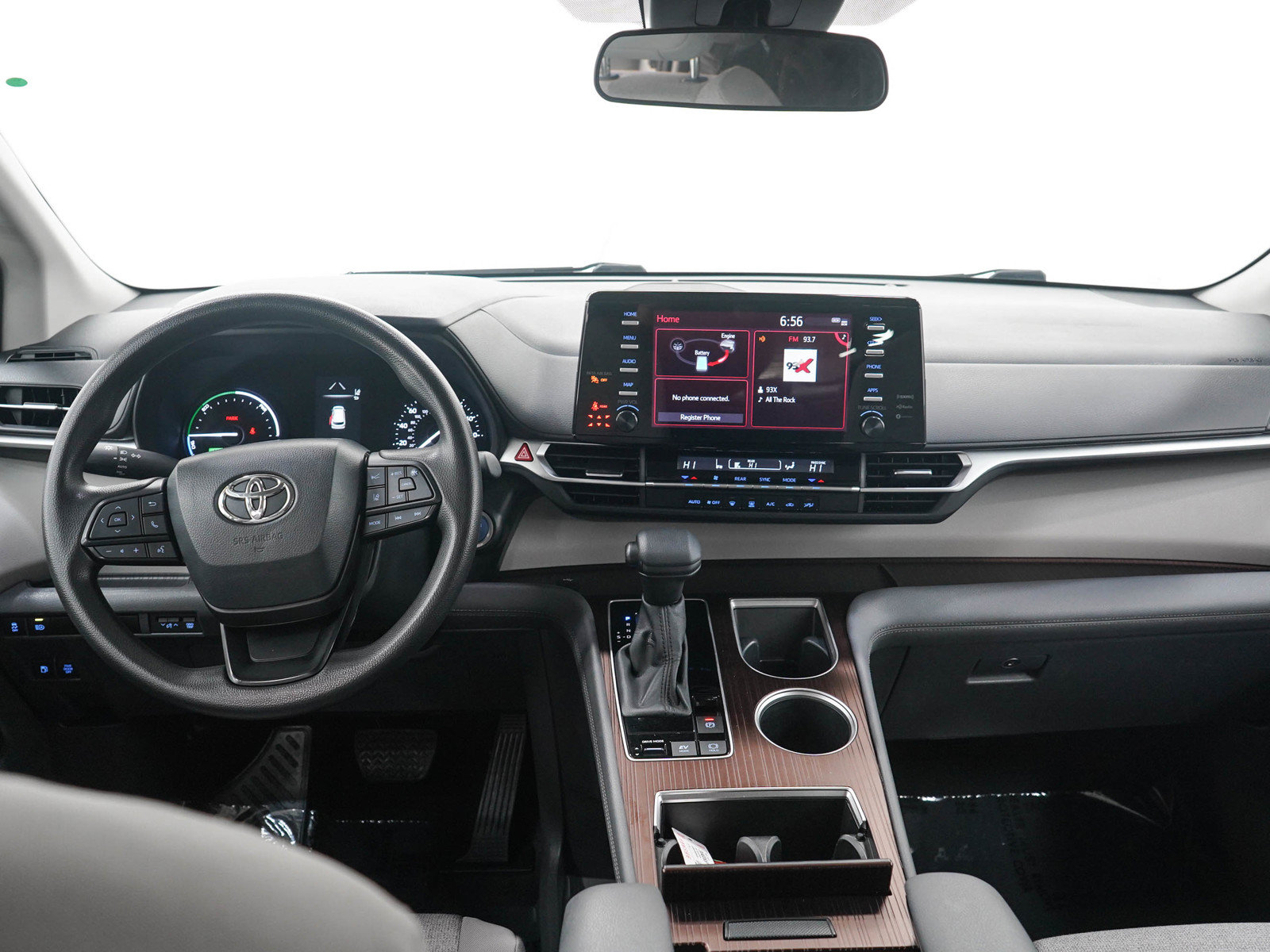 Used 2024 Toyota Sienna LE FWD image 16
