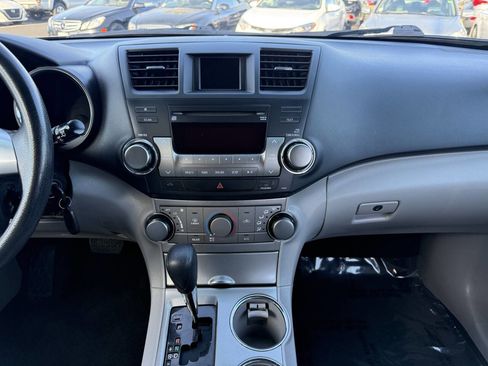 Used 2012 Toyota Highlander 4WD image 18