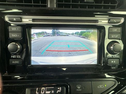 Used 2018 Toyota Prius C One FWD image 7