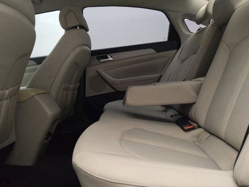 Used 2015 Hyundai Sonata SE w/ Option Group 09 FWD image 18