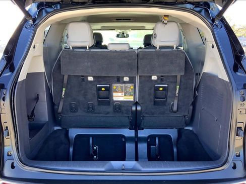 Used 2021 Toyota Sienna XLE image 33