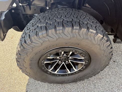 Used 2024 Jeep Wrangler Unlimited Sport AWD/4WD image 9
