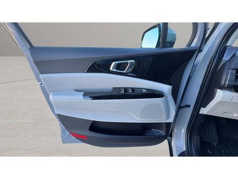 Used 2024 Kia Carnival EX image 26