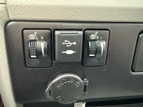 Used 2018 Toyota Sienna XLE Premium w/ Carpet Mat Package image 30