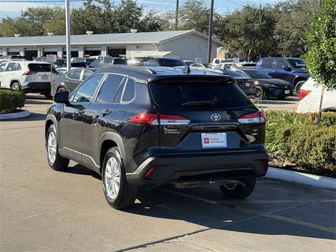 Certified 2024 Toyota Corolla Cross LE image 5