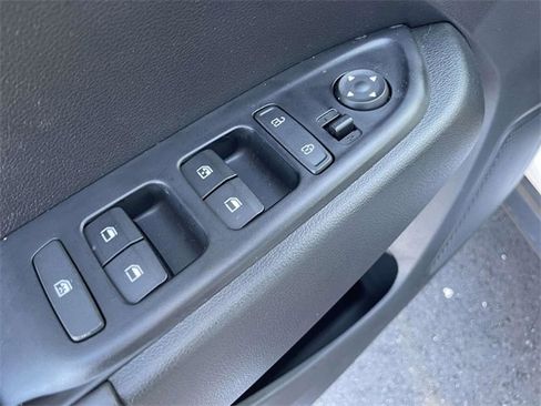 Certified 2025 Hyundai Venue Limited image 13