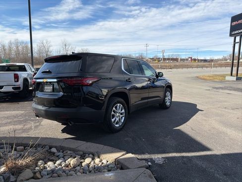 Used 2022 Chevrolet Traverse LS image 5