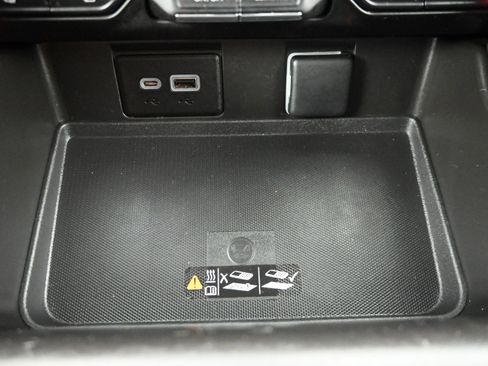 Used 2023 Chevrolet Suburban LT w/ Luxury Package image 20