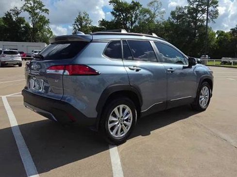 Used 2024 Toyota Corolla Cross LE w/ Moonroof Package FWD image 8