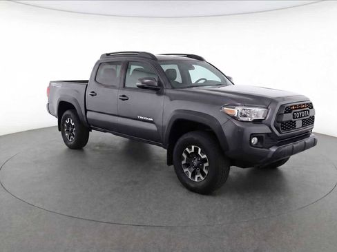 Used 2018 Toyota Tacoma TRD Off-Road AWD/4WD image 4