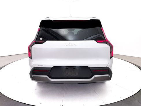 Certified 2024 Kia EV9 Wind AWD/4WD image 18