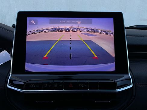 Used 2025 Jeep Compass Trailhawk image 32