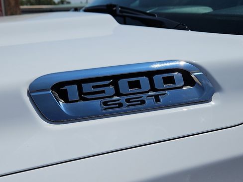 Used 2025 RAM 1500 Laramie image 6