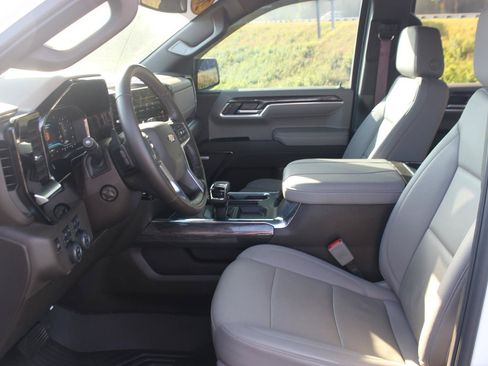 Used 2024 Chevrolet Silverado 1500 LTZ w/ LTZ Premium Package AWD/4WD image 16