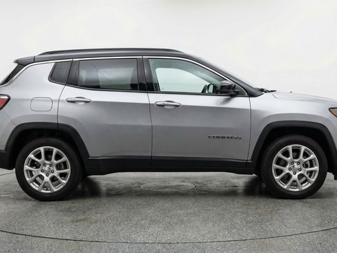 Used 2025 Jeep Compass Limited AWD/4WD image 11