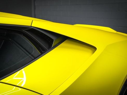 Used 2020 Lamborghini Huracan EVO image 8