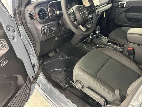 New 2026 Jeep Wrangler Unlimited Rubicon AWD/4WD image 12