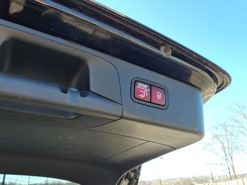 Used 2018 Mercedes-Benz GLC 300 4MATIC image 14