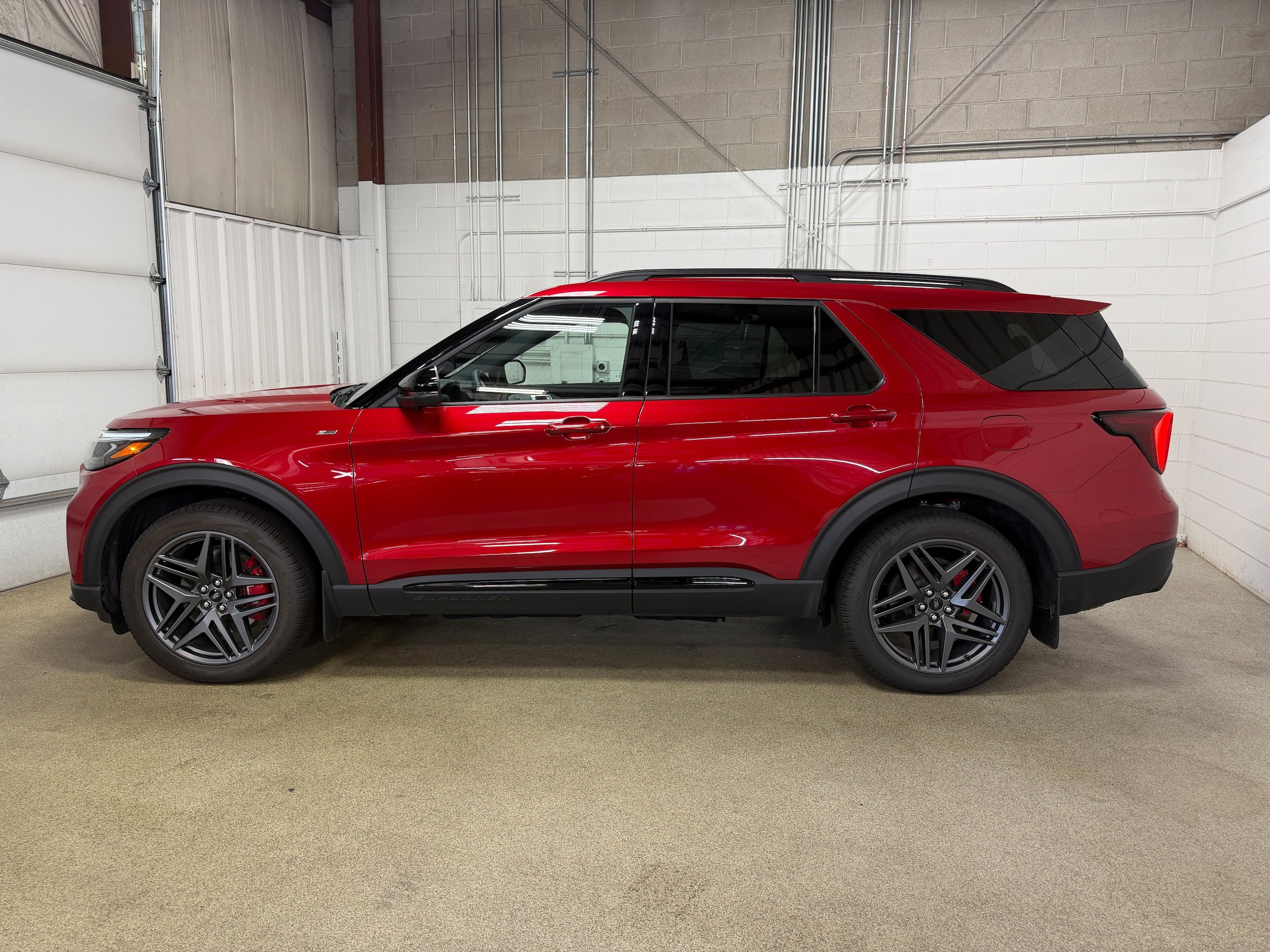 Used 2026 Ford Explorer ST-Line w/ ST-Line Street Pack AWD/4WD image 7